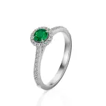 Pierścionek z szmaragdem i brylantami białe złoto AJPZ_049